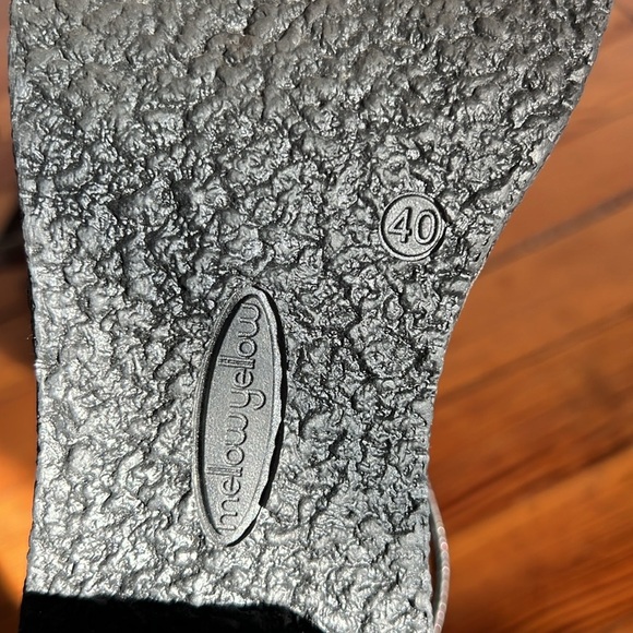 Mellow Yellow Paris Silver/Gray Iridescent Leather T-Strap Block Heels - EU 40 - Picture 9 of 11